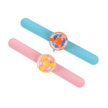 Schnapparmband mit schießendem Propeller