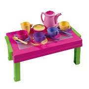 Spieltisch mit Geschirr