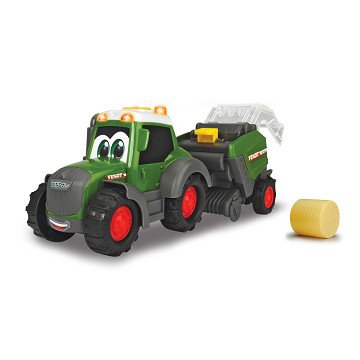 Fröhlicher Fendt Traktor mit Ballenpresse