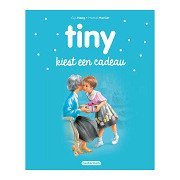 Tiny wählt ein Geschenk
