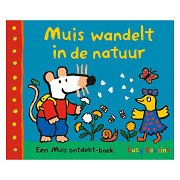 Muis wandelt in de natuur