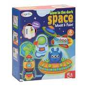 Gießen und Malen von Glow in the Dark Space