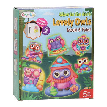 Gießen und Malen von im Dunkeln leuchtenden Eulen