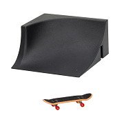 Finger-Skateboard mit Stunt-Sprung