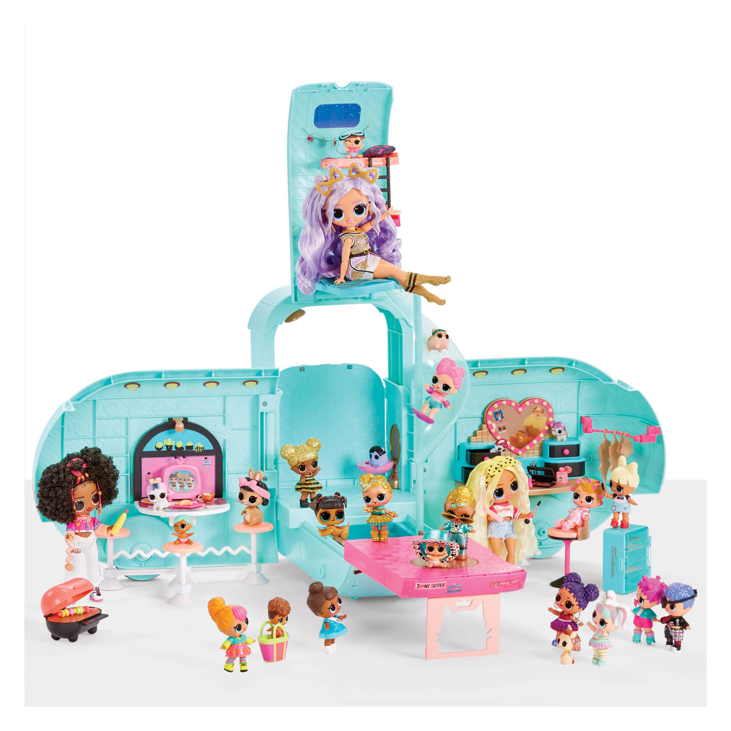 LOL OMG Dolls Excited for Their New Glamper - Camper RV Toy With